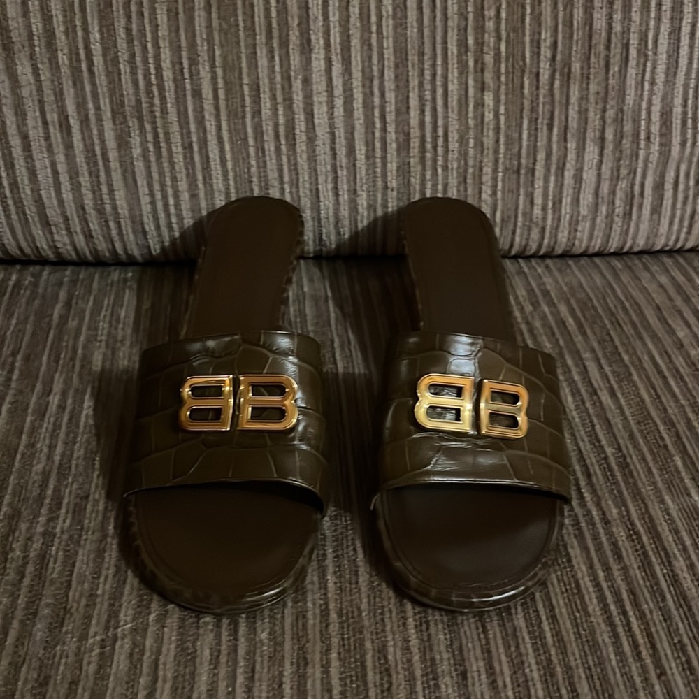 SALE!! Balenciaga BB Plaque Embossed leather heel groupie Mules NWB - Picture 4 of 9